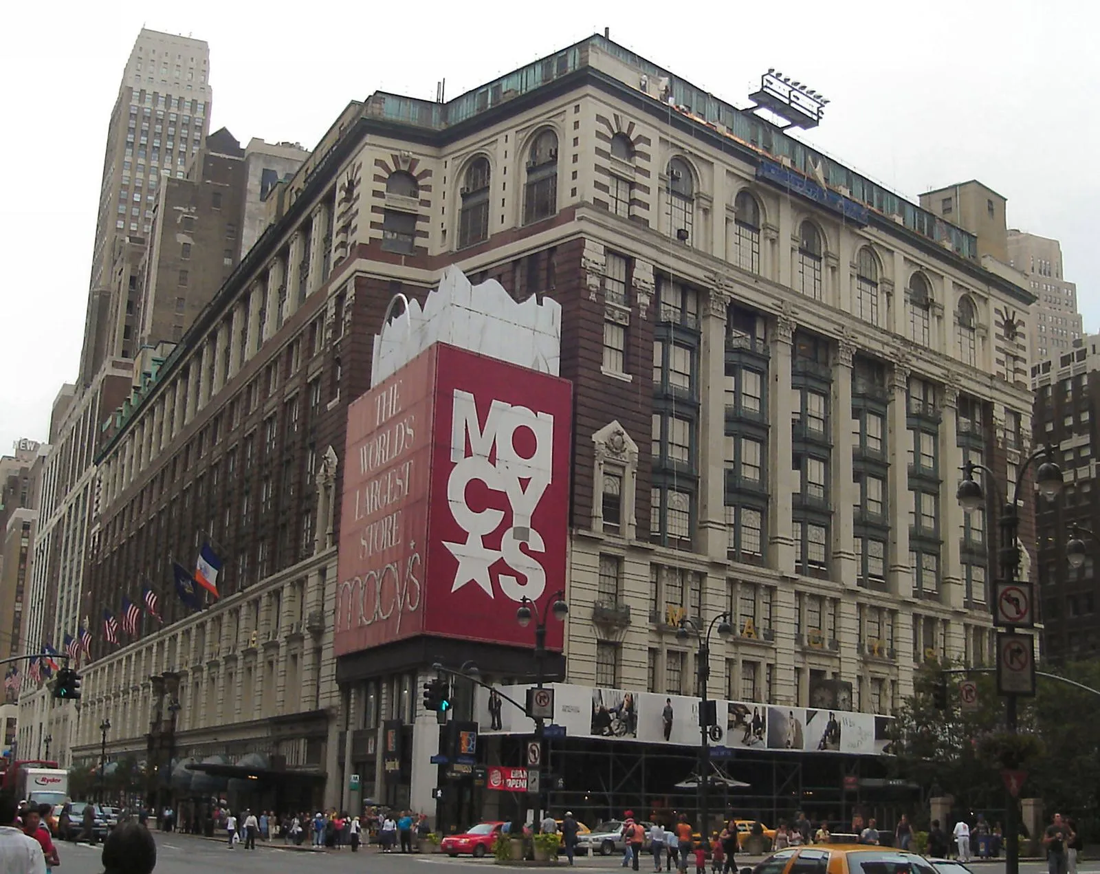 Macy’s Assortment Associate Careers in USA | Full-time Jobs, Salary & Benefits